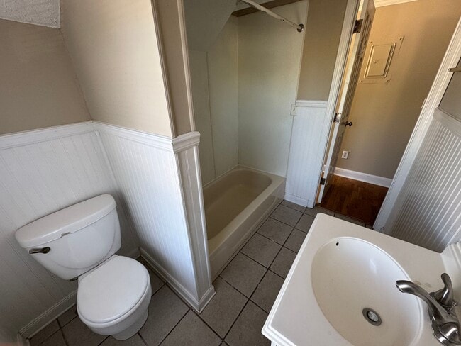 Building Photo - 1036 Park St