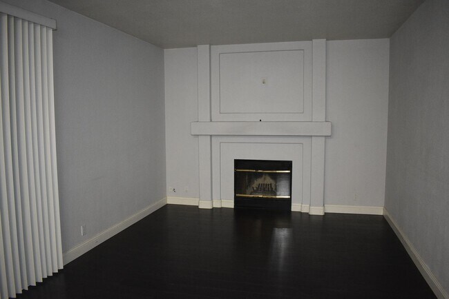 Building Photo - 4639 Shade Tree Way