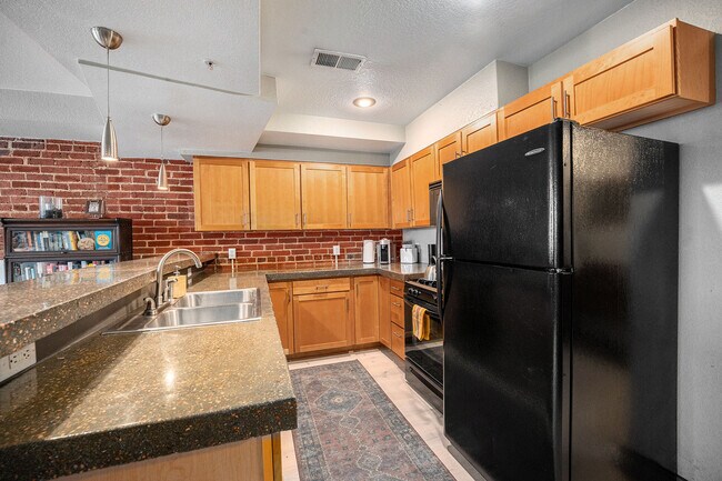 Foto del edificio - 232 N Broadway