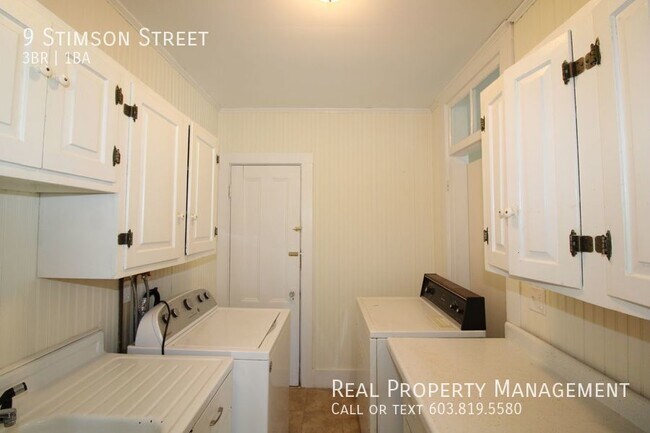 Building Photo - Spacious  3 Bedroom Victorian Kittery Town...