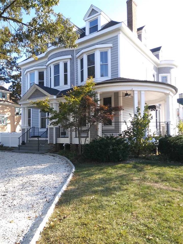 Primary Photo - 410 6th Ave