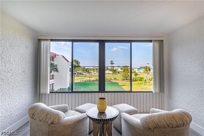 Foto del edificio - 7402 Lake Breeze Dr