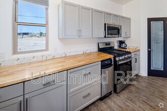 Building Photo - 7756 Sierra Vista Dr