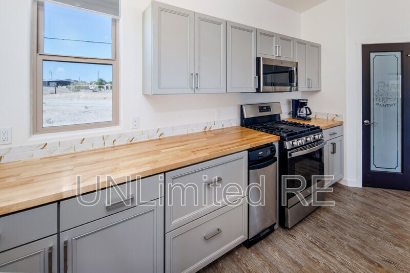 Primary Photo - 7756 Sierra Vista Dr