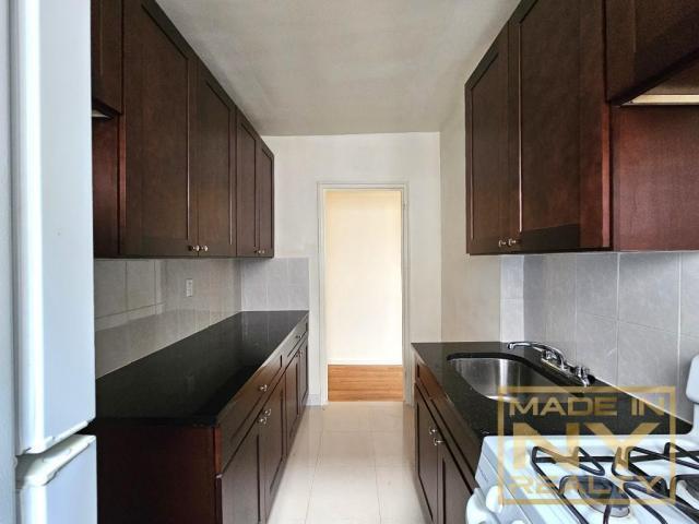 Primary Photo - 2 bedroom in KEW GARDENS NY 11415