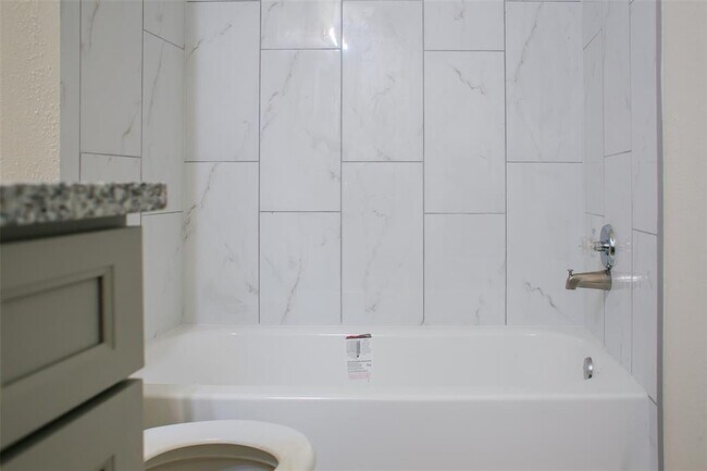 Foto del edificio - 6606 De Moss Dr