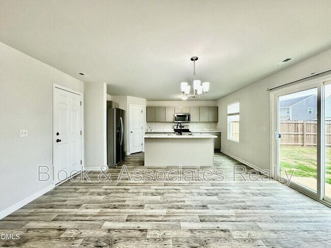 Foto del edificio - 168 Maple Tree Ln