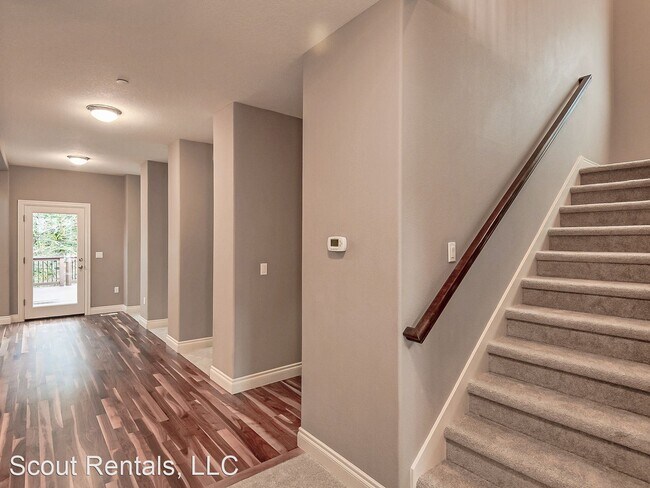 Foto del edificio - 4 br, 2.5 bath House - 1402 SW Medwyn Terr