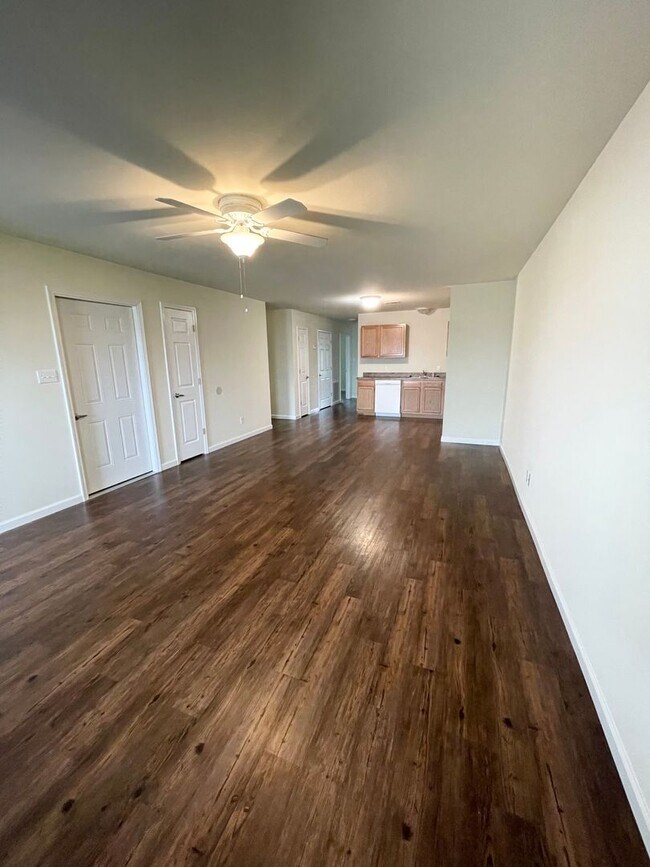 Building Photo - All Inclusive | 3 Bedroom | 2 Bathroom | D...