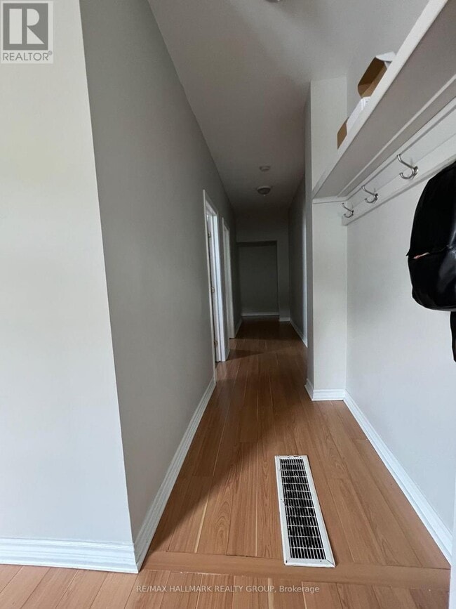 Photo du bâtiment - 18 Jolliet Ave