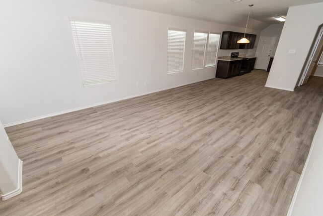 Building Photo - 4035 Silver Ranch Rd