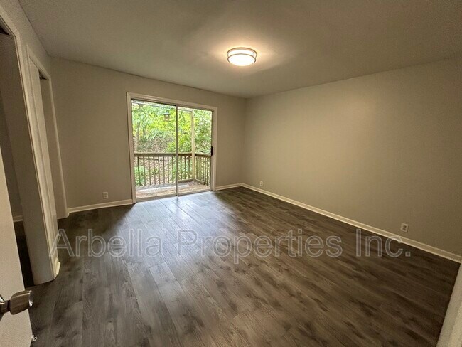 Building Photo - 103 Angeline Dr