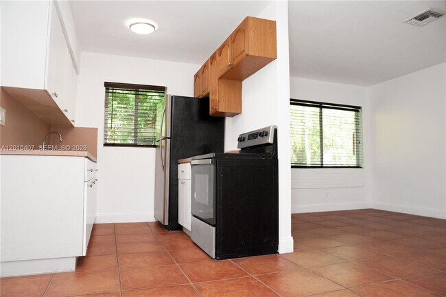 Foto del edificio - 304 SE 9th Ct