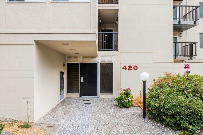 2HAB, 2BA - Entrada de 900 pies cuadrados - Adams Point Apartments