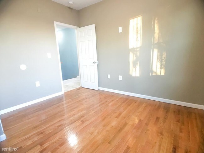 Foto del edificio - 2420 W Lehigh Ave