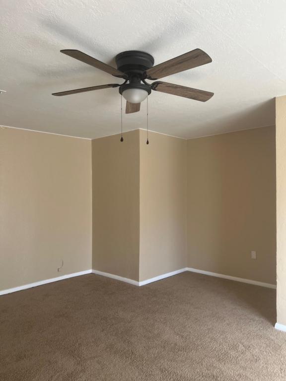 Building Photo - 405 NW Glendale Dr