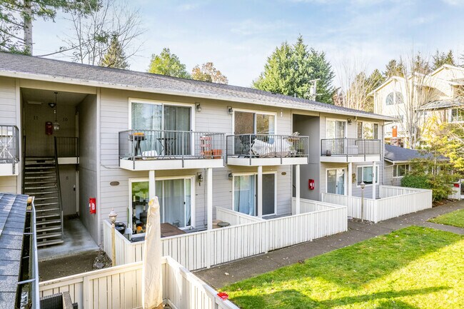Exterior - Crestview Terrace Condominiums