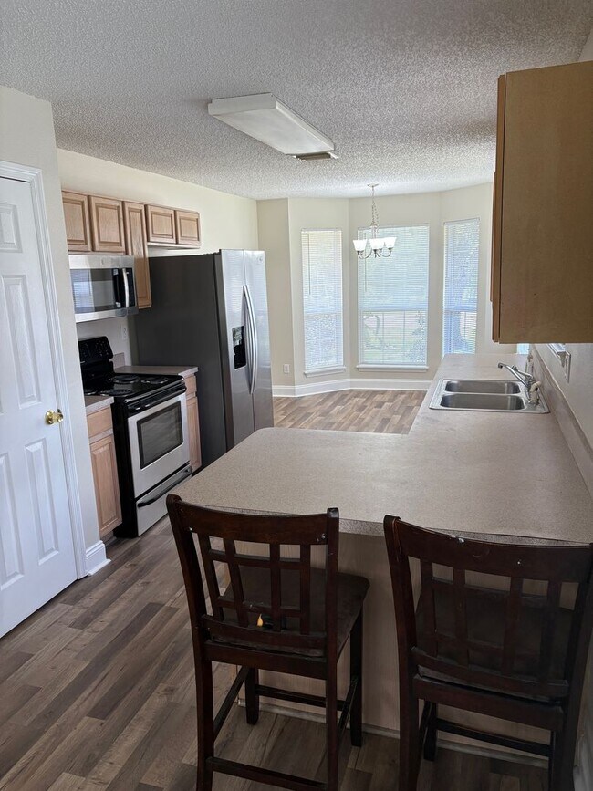 Building Photo - 3 Bedroom, 2 Bathroom Single Family Residence