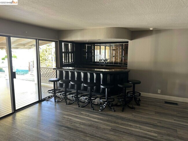 Foto del edificio - 1472 Willow Lake Rd