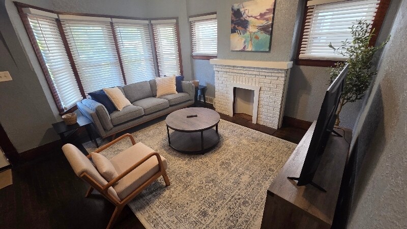 Foto principal - 7318-7320 Wakefield Ave