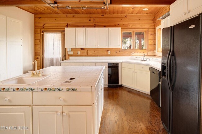 Building Photo - Knoxville 37923 - 3 bedroom, 2.5 bath home...