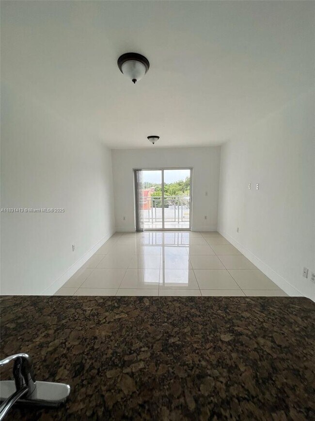 Foto del edificio - 2300 NW 7th St