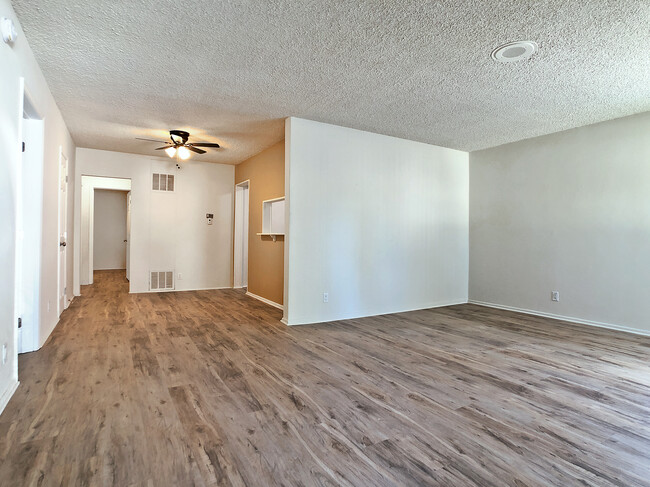 Foto del edificio - 18540 Chase St