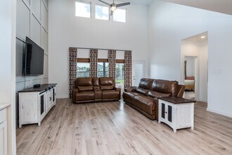 Building Photo - 13344 Bear Creek Ct