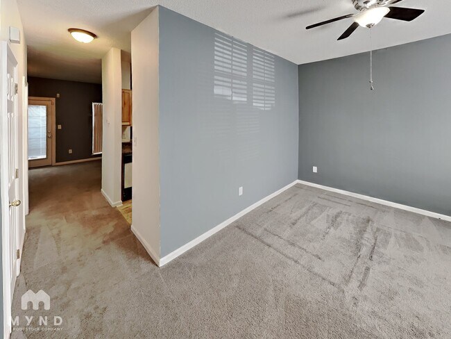 Foto del edificio - 6325 Mallard View Ln