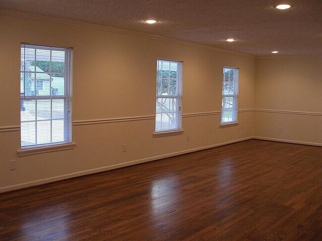 Foto del edificio - 6626 Corbin St