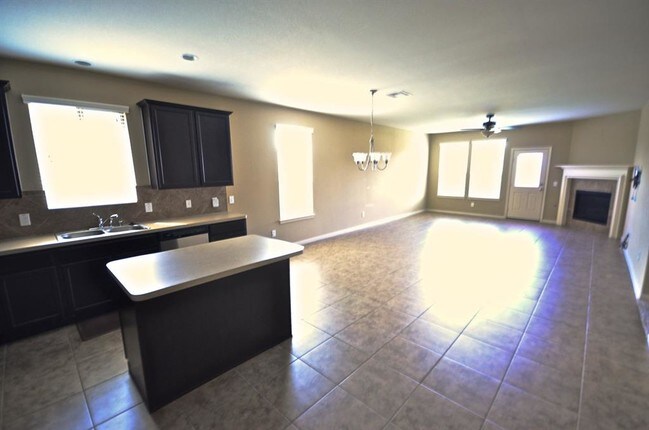 Foto del edificio - 8211 Running Brook Ln
