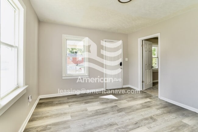 Building Photo - 939 W Florence Ave