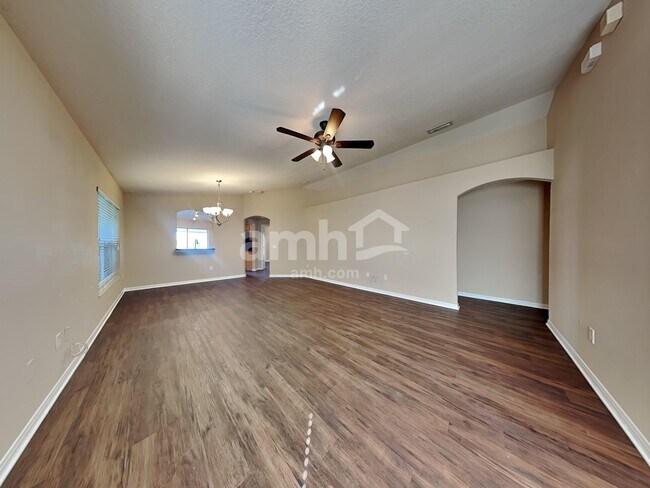 Foto del edificio - 8154 Canterbury Lake Blvd