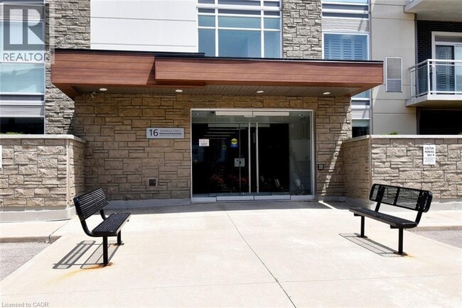 Building Photo - 16 Markle Cres