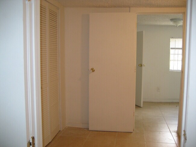 Building Photo - 1131 NW 37th St