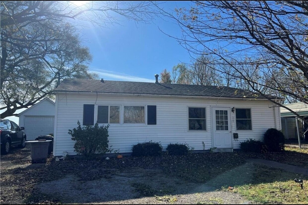117 Woodlawn Ave, Mattoon, IL 61938 House Rental in Mattoon, IL