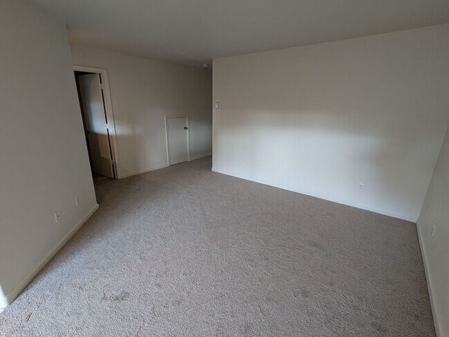Foto del edificio - Updated 3-Bedroom Townhome in Dayton – Mov...