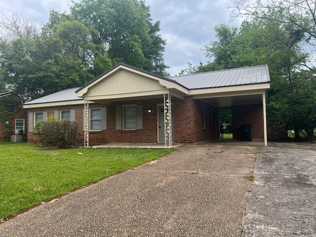 Building Photo - 3 bedroom 1 bathroom single level home