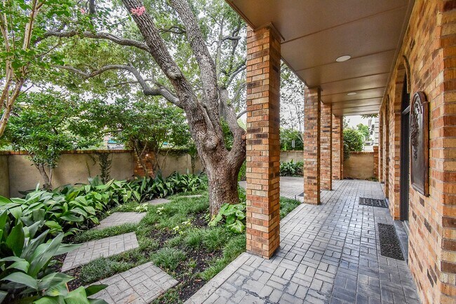 Building Photo - 1601 Nantucket Dr
