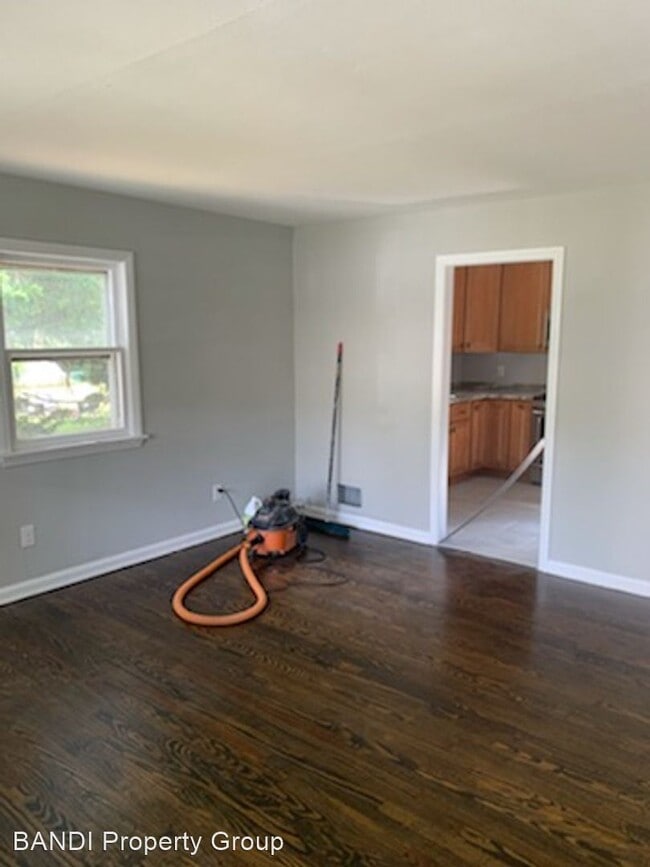 Building Photo - 2 br, 1 bath House - 120 W Dawes Avenue
