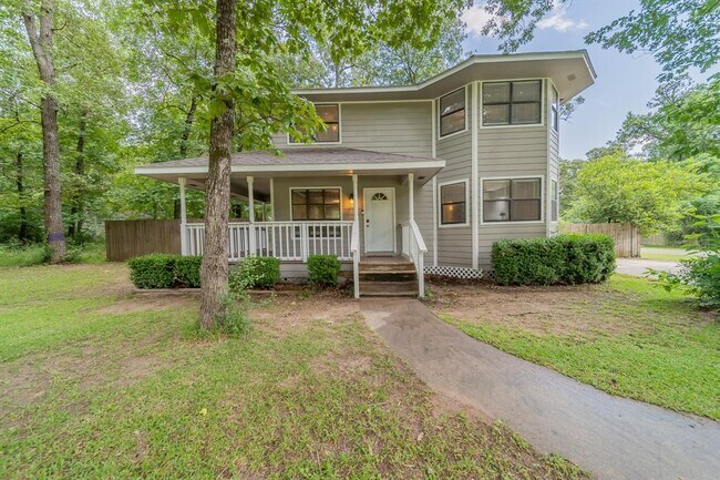 Building Photo - 10780 Royal Pines Dr