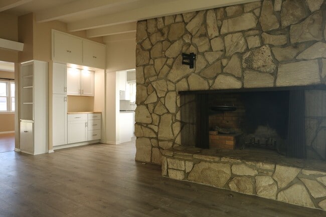 Building Photo - Home in North Kentwood Neighborhood of Wes...