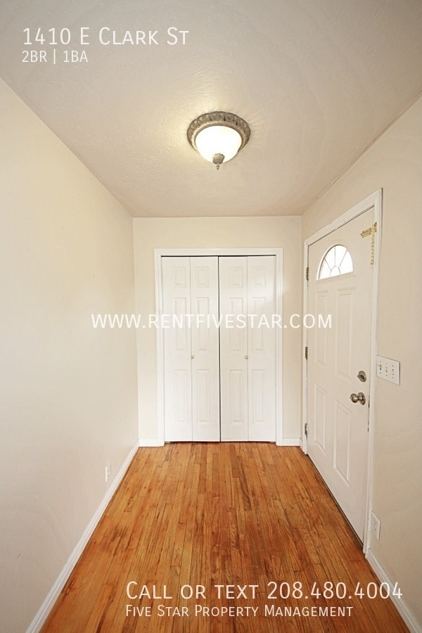 Building Photo - 2 Bedroom Home, Just Blocks Away From ISU ...