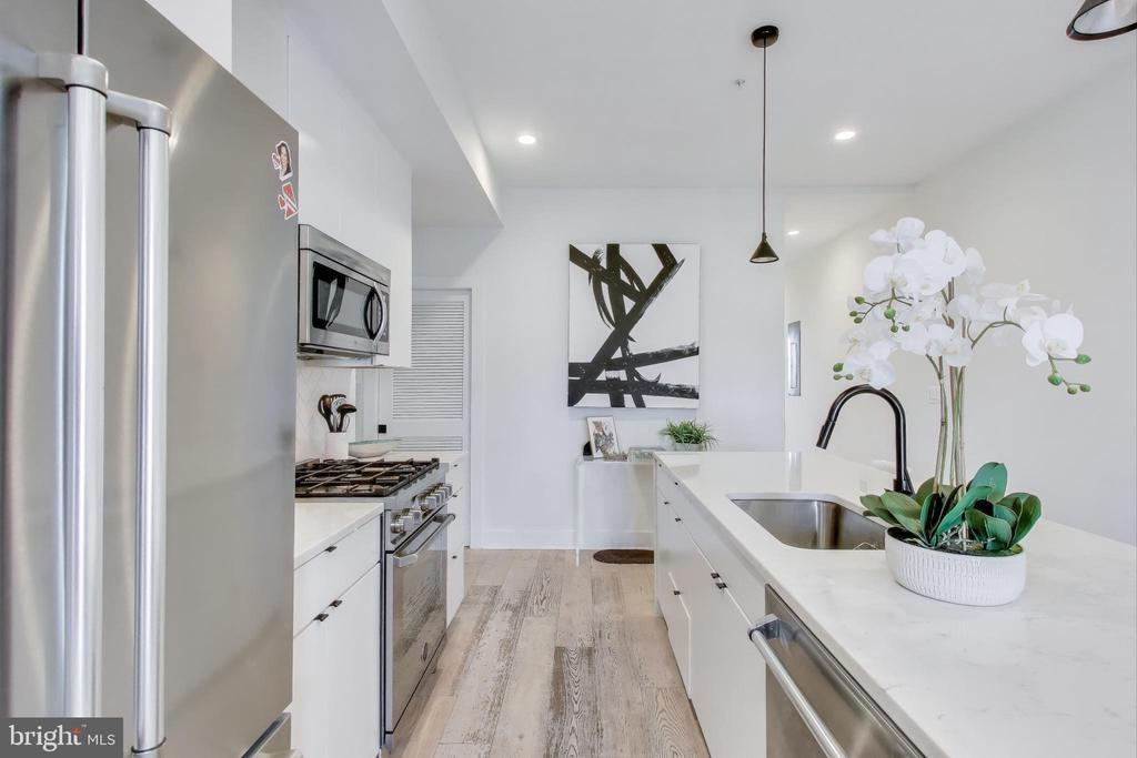 Primary Photo - 1011 18th St NE