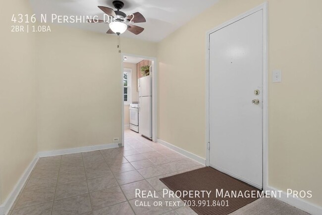 Building Photo - Light & Bright Top Floor Condo- Arlington ...