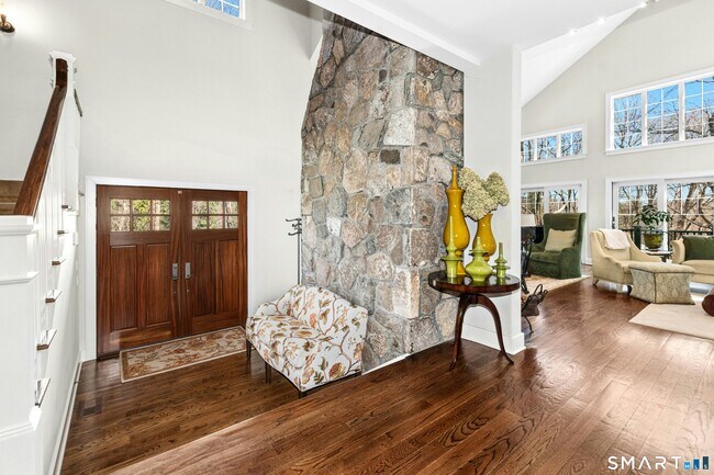 Foto del edificio - 9 Dancing Bear Rd