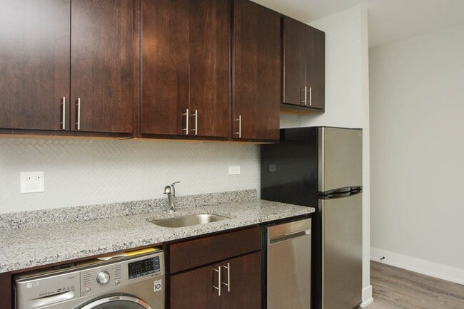 Building Photo - 432.5 W Belden Ave