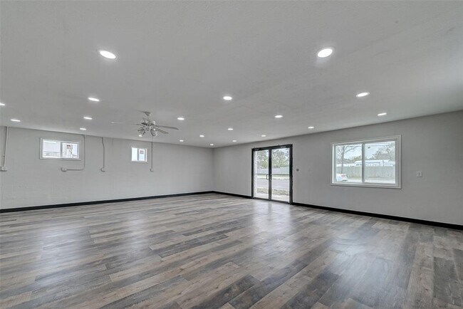 Foto del edificio - 6507 Laura Koppe Rd