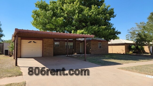 Building Photo - Awesome 3/2/1 with a carport in Wolfforth