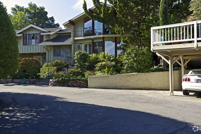 Building Photo - 23 Clifton Ave
